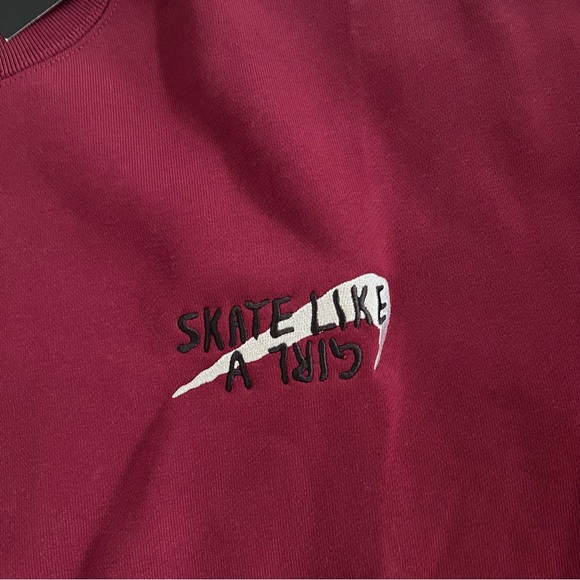 ✔️NWT✔️ NIKE SB Skate Like A Girl Fleece Crew Sweatshirt - Picture 4 of 10